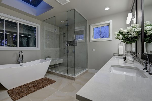 Amazing Master Bathroom With Large Glass Walk-in Shower